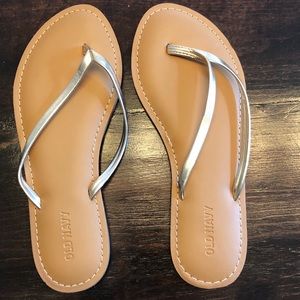 NWOT Old Navy Flip Flops Size 6